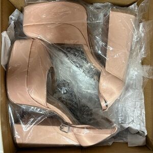 STEVE MADISON TAMY HEELS IN CHAMPAGNE SATIN